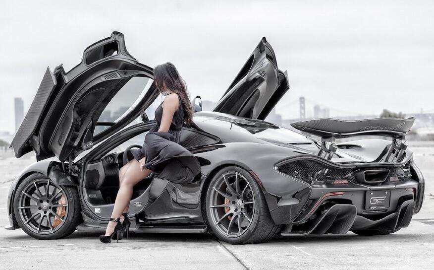 鋼鐵猛獸與柔美光影 邁凱輪P1的鏡頭美學之旅